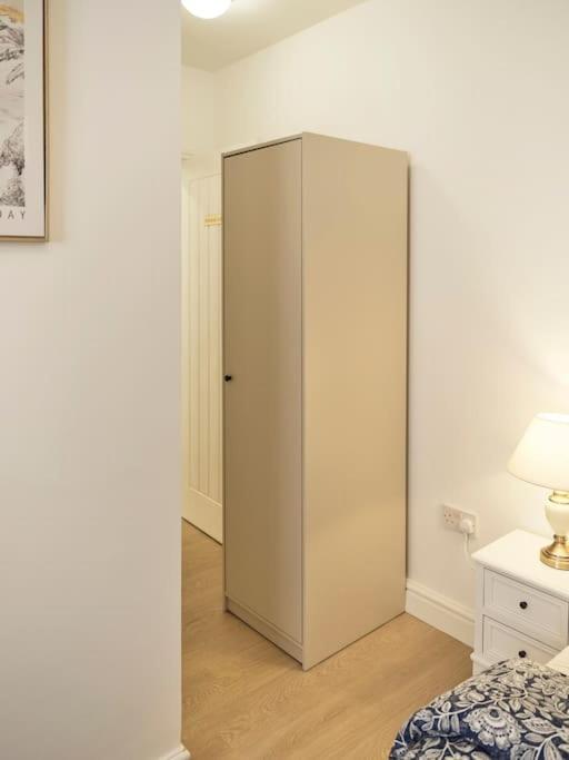 Rofennie Suite -Luxury Ensuite Room! Maidstone Exterior photo